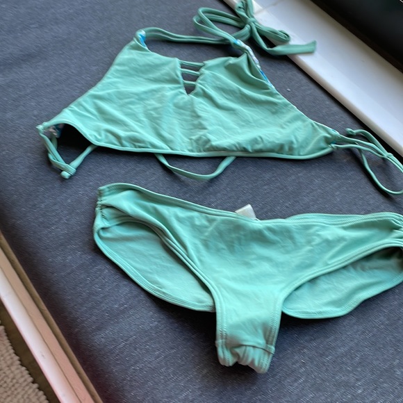 SOLD—B.Swim CHEEKY bikini NEVER WORN xl bottom M TOP - Picture 2 of 8